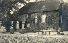 126005 Gezicht op de boerderij Sophia's Hoeve (Lageweide 7) te Utrecht.N.B. Het adres is ca. 1950 gewijzigd in Lageweide 29.